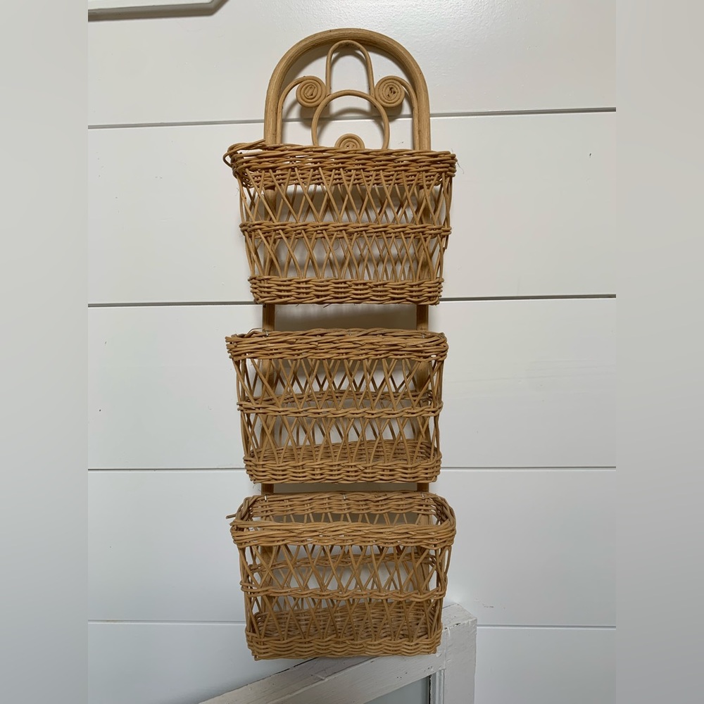 Wicker letter holder